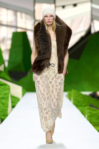 Look 22
